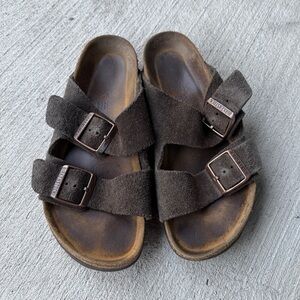 Women’s brown Birkenstock sandals!